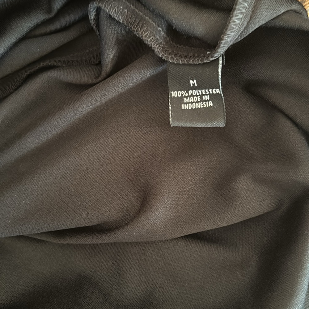 Addressing woman lined sleeveless dress. - Picture 7 of 8